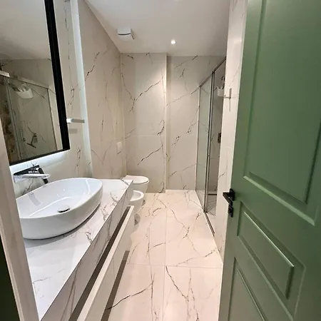 The Golden Luxury Downtown