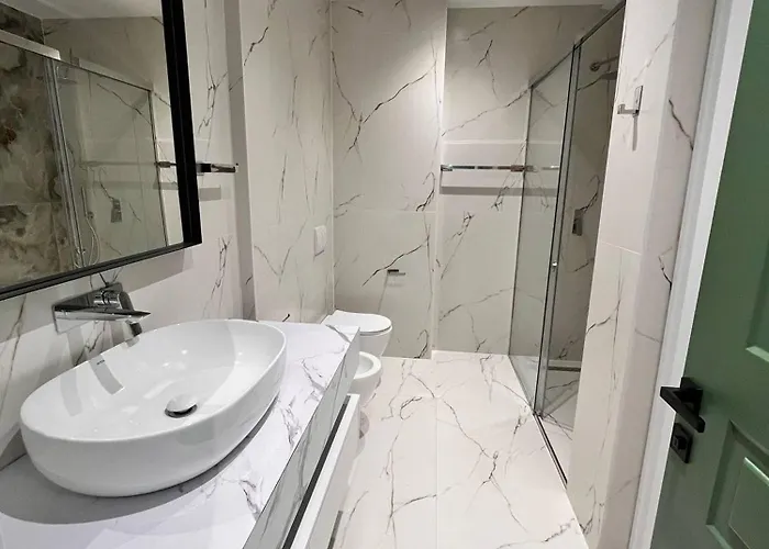 The Golden Luxury Downtown * Tirana