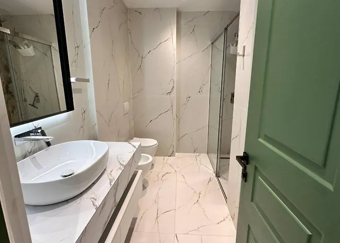 The Golden Luxury Downtown